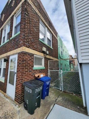 7020 Durham Ave, North Bergen, NJ 07047-3942
