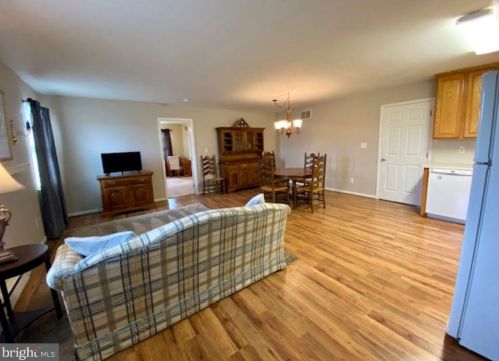 55 Kings Ct, Swedesboro NJ  08085-5033 exterior