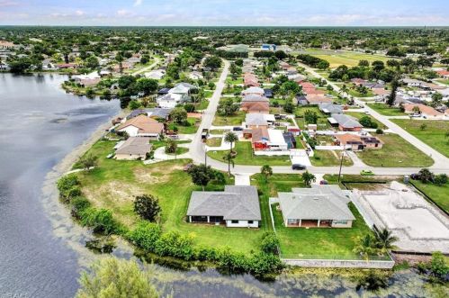 4984 30th Pl, Naples FL  34116-7749 exterior