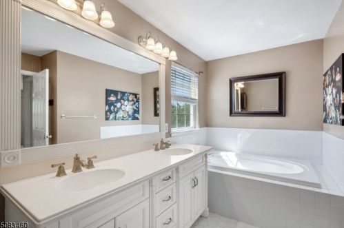 8 Rolling Rapids Ct, Hackettstown NJ  07840-1737 exterior