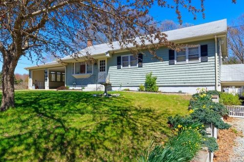 114 Fogarty Ave, Norwich, CT 06351-1725