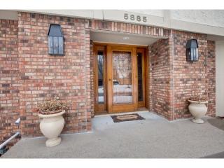 5885 Oxford St, Saint Paul, MN 55126-8412