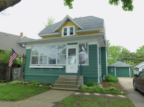 1497 Cedar St, Green Bay, WI 54302-1857
