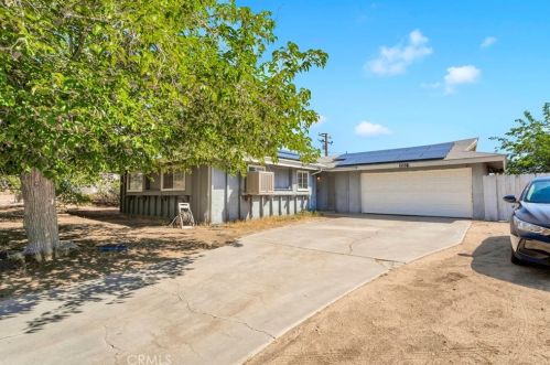 15621 La Verida Dr, Victorville, CA 92395-3447