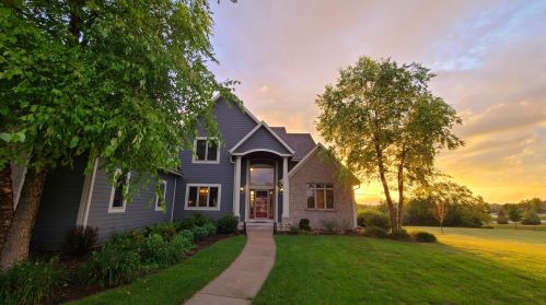 811 Black Squirrel Ct, Hubertus, WI 53033-9483