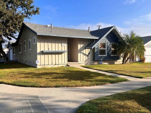 12259 Centralia St, Lakewood, CA 90715-1671