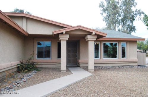 5830 Mahan Dr, Tucson, AZ 85746-3321