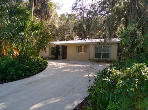 510 Dahlia Ln, Vero Beach, FL 32963-1842