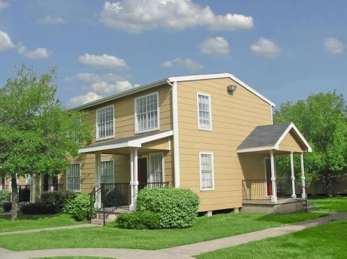 111 Pine Ave, Orange TX  77630-5900 exterior