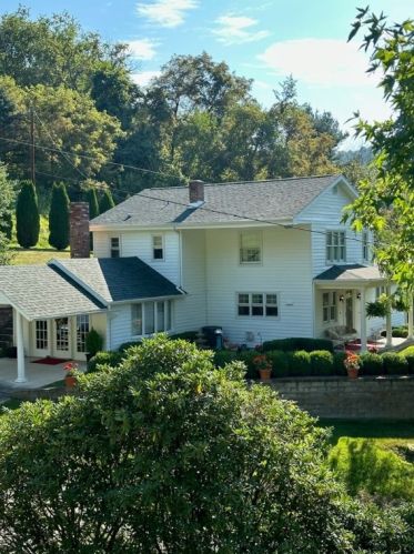 33 Hill St, Fayette City, PA 15438-1037
