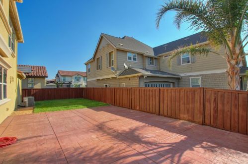 1741 Campos Ave, Woodland CA  95776-5327 exterior