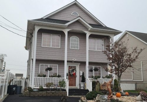 980 Pacific St, North Lindenhurst, NY 11757-6230