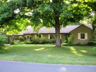 29 Phelpscroft Rd, Simsbury, CT 06070-2022