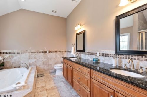 16 Hidden Meadow Dr, Scotch Plains NJ  07076-1158 exterior