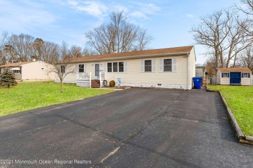 96 Solar Dr, Bricktown, NJ 08724-3911