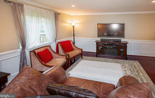 1564 Goldenrain Ct, Herndon VA  20190-4036 exterior