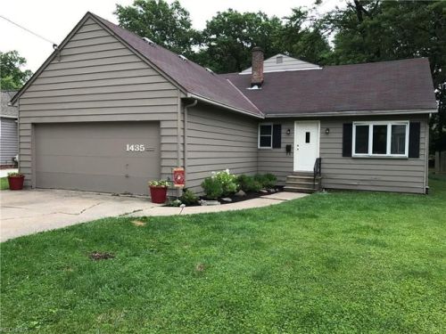 1435 Canterbury Rd, Cleveland OH  44145-2442 exterior