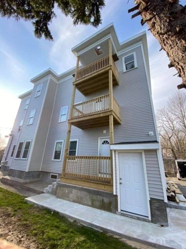 81 Walnut St, Brockton, MA 02301-3446