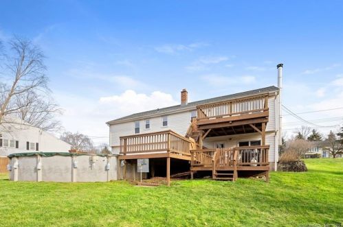 43 Sentinel Hill Rd, North Haven, CT 06473-1526