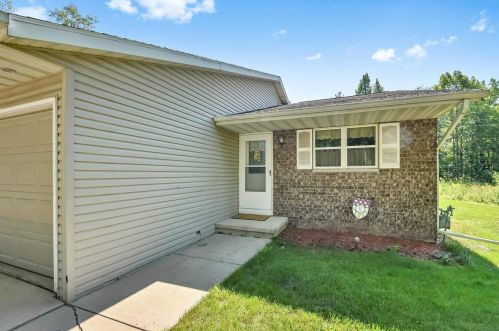 2483 Hemlock Ct, Green Bay, WI 54311-5507