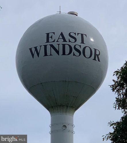 43 Garden View Ter, East Windsor NJ  08520-4657 exterior