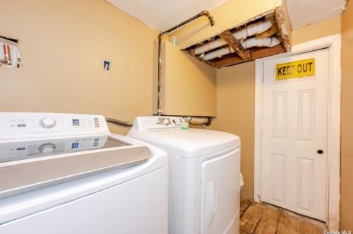 60 Locust St, Central Islip NY  11722-3126 exterior