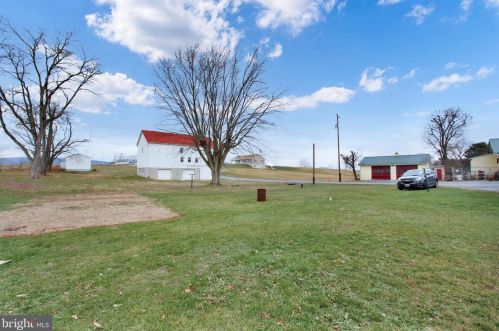 2161 Newville Rd, Carlisle PA  17015-7747 exterior