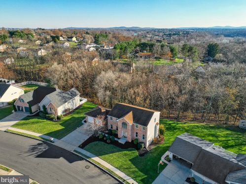 56 Sherwood Cir, West Enola PA  17025-1840 exterior