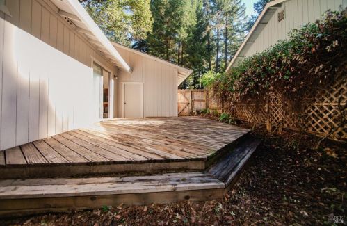 24150 Birch Pl, Willits CA  95490-9509 exterior