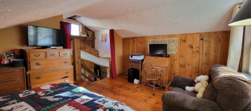 9 Hemlock St, Hillsboro NH  03244-5027 exterior
