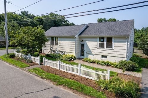 76 Chester Ave, Dedham MA  02026-6514 exterior