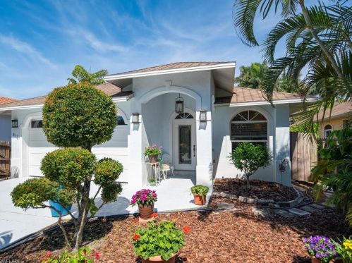 813 103rd Ave, Naples FL  34108-3224 exterior