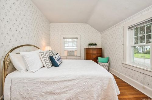 233 Chatterton Pkwy, White Plains NY  10606-2235 exterior