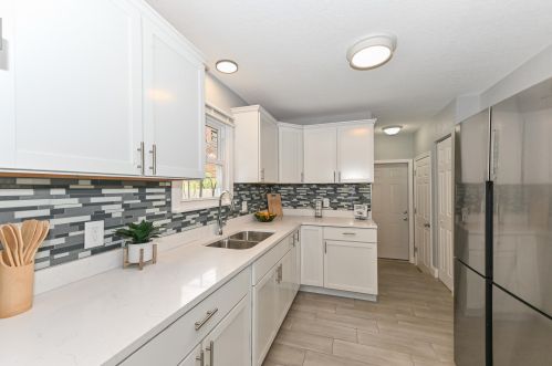 8110 Green Tree Rd, Milwaukee WI  53223-4928 exterior