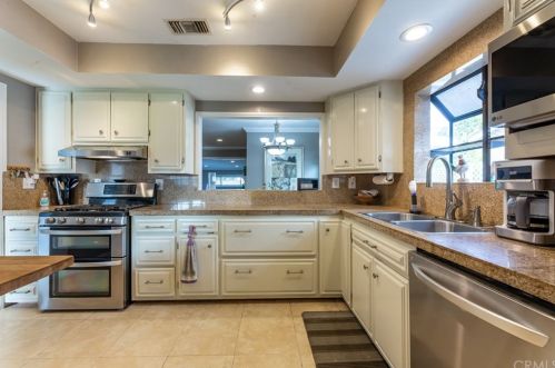 2845 Iroquois Ave, Long Beach CA  90815-1509 exterior