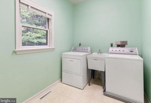 781 Zermatt Dr, Hummelstown PA  17036-9703 exterior