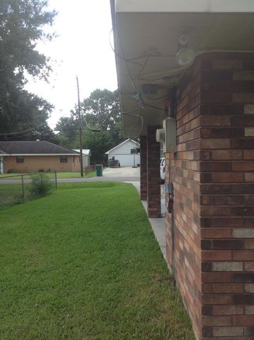 221 Bernard Ave, Ama, LA 70031-2115