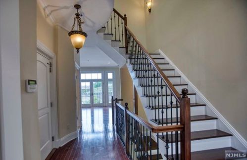 17 Moorings Ln, Edgewater NJ  07020-4301 exterior