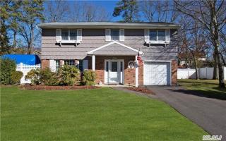 40 Richmar Dr, Sayville, NY 11782-1431