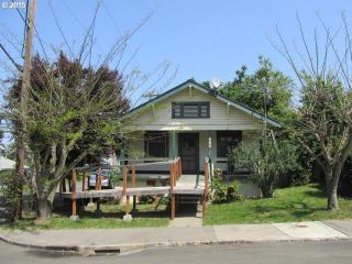 816 Brockway Ave, Roseburg, OR 97470-4831