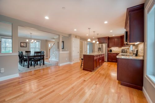 47 Floyd Rd, Derry NH  03038-4712 exterior