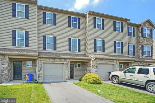 2015 Crown Mill Dr, Centre, PA 19541-9403