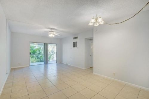 640 13th St, Boca Raton, FL 33486-2482