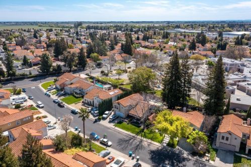 424 Stanford St, Vacaville CA  95687-4653 exterior