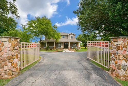 3132 Clayhead Rd, Richmond, TX 77406-7642