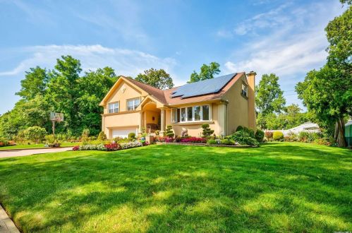891 Pepperidge Rd, Westbury, NY 11590-1450