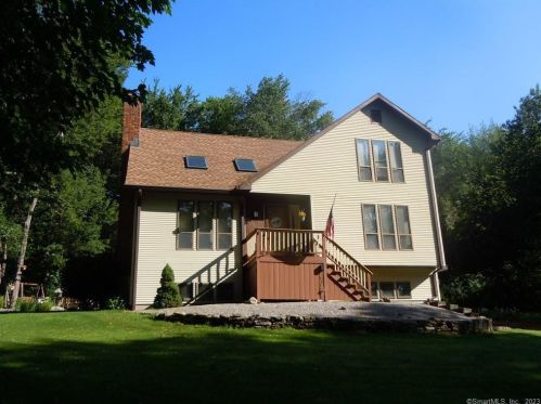 81 Woodbridge Ln, Litchfield, CT 06787-1050