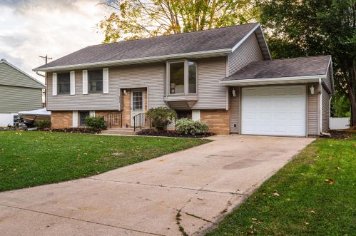 3316 Elm Dr, La Crosse, WI 54601-7838