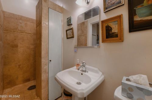 309 1 St, Tucson AZ 85705-7818 exterior