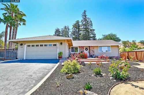 5518 Langford Ct, Concord, CA 94521-1616